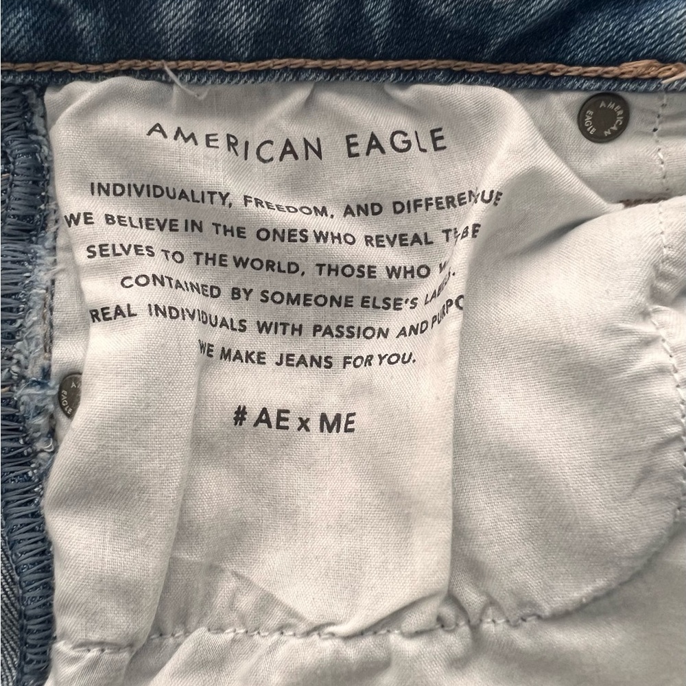 American Eagle Outfitters Super Hi Rise Flare Stretch Distressed Shorts Size 8 - Picture 6 of 7